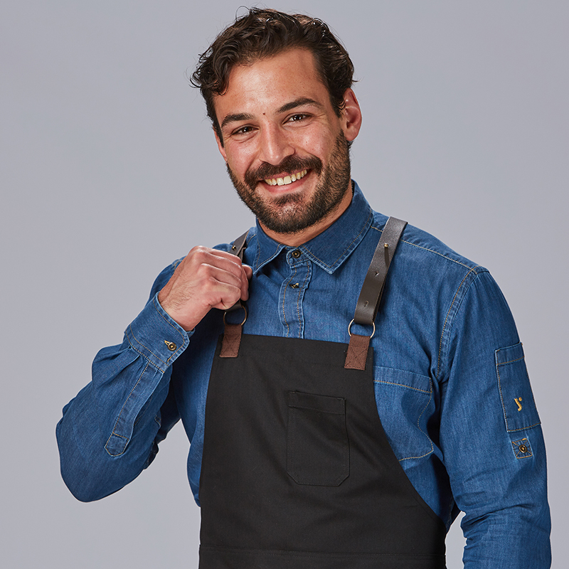 Delantal con peto, herrajes, Negro
