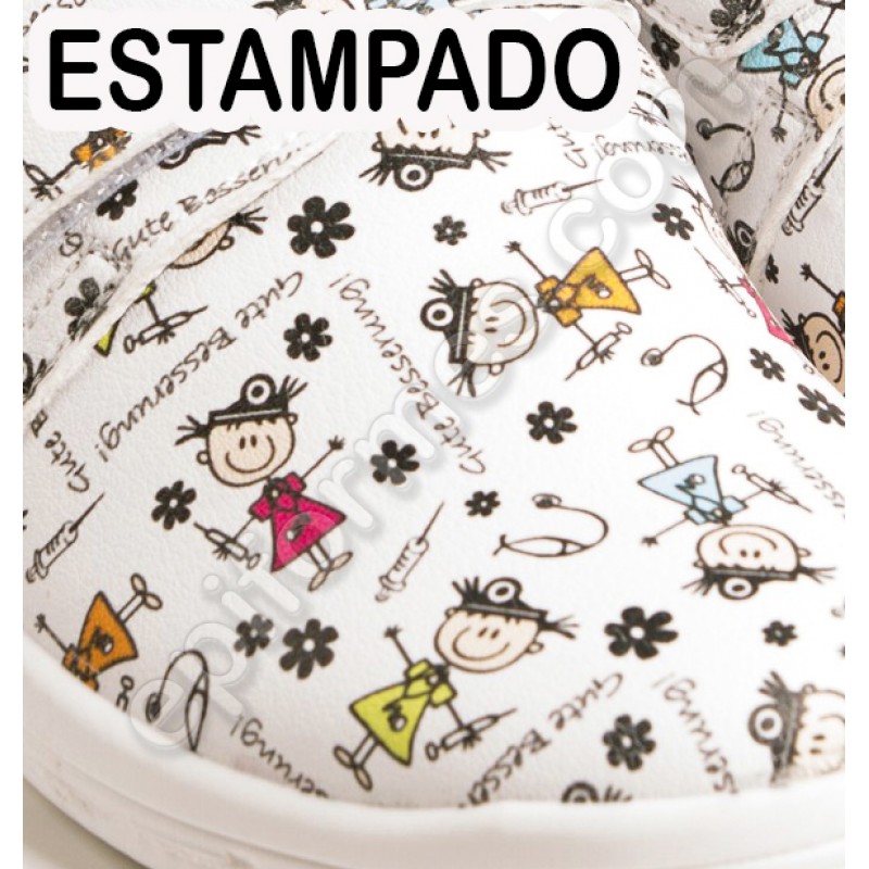 Zapatilla sanidad con estampado divertido.