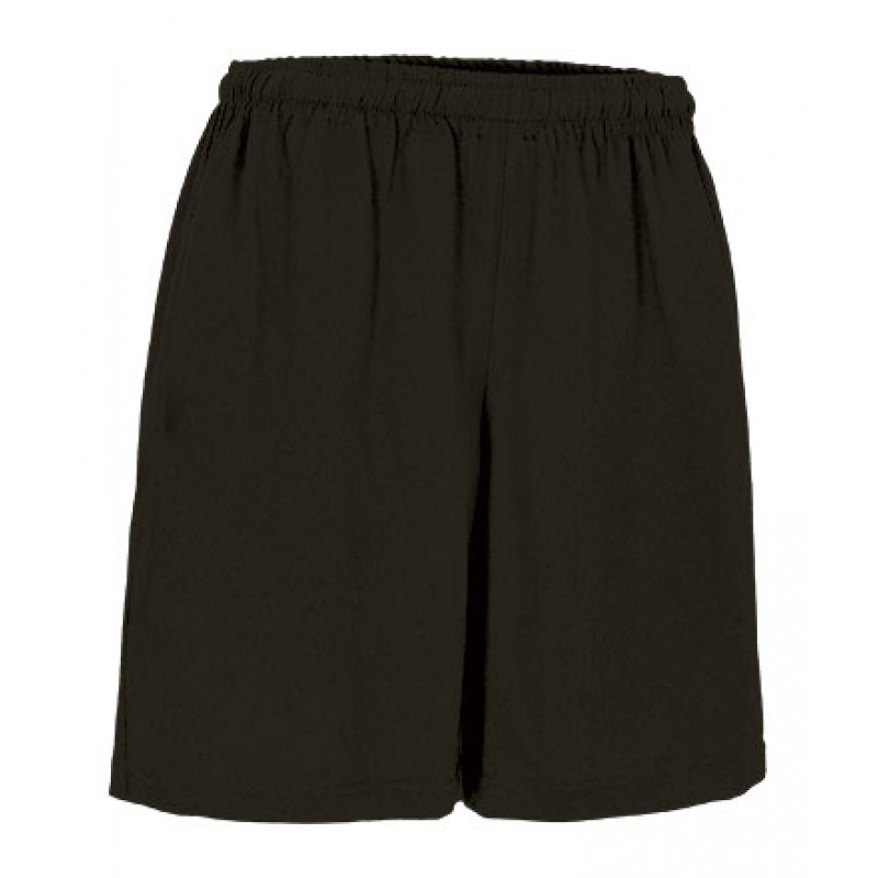 Pantalón corto deportivo con bolsillos.