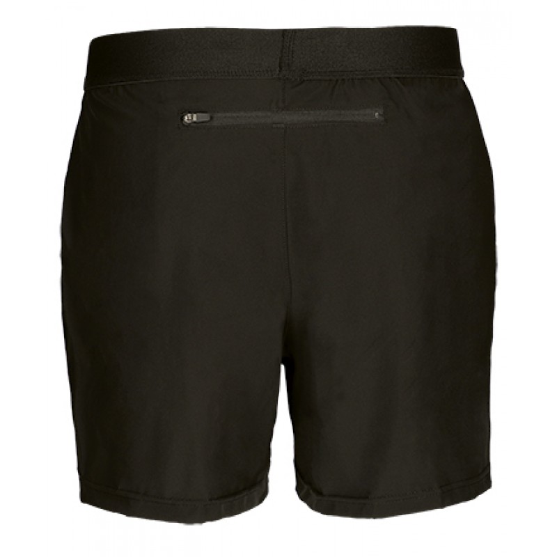 Pantalón corto deportivo con bolsillos.