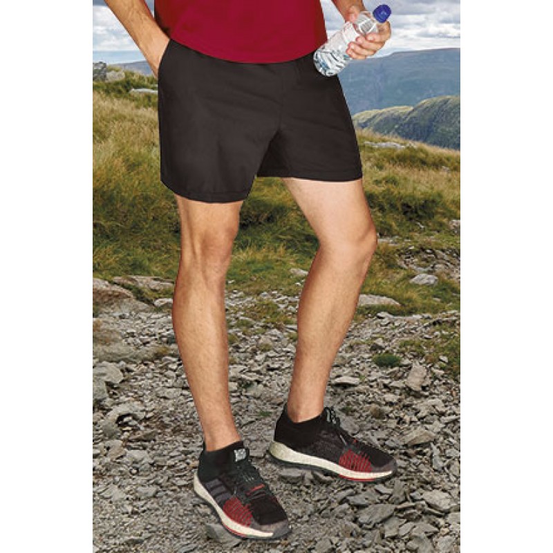 Pantalón corto deportivo con bolsillos.