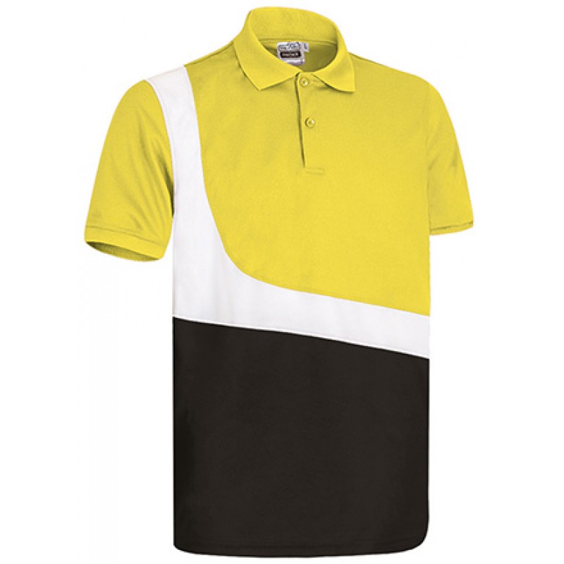Polo técnico de manga corta y diseño tricolor.