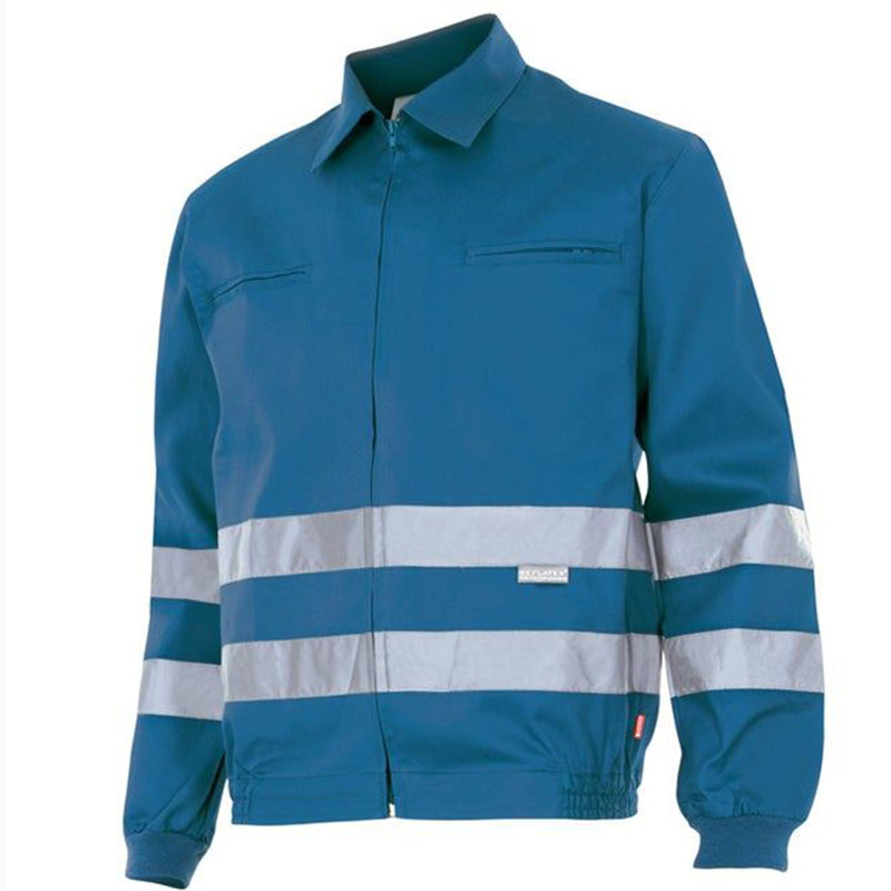 Cazadora con cintas reflectantes