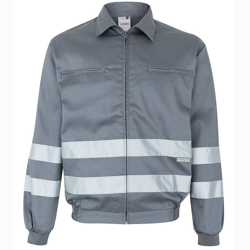 Cazadora con cintas reflectantes