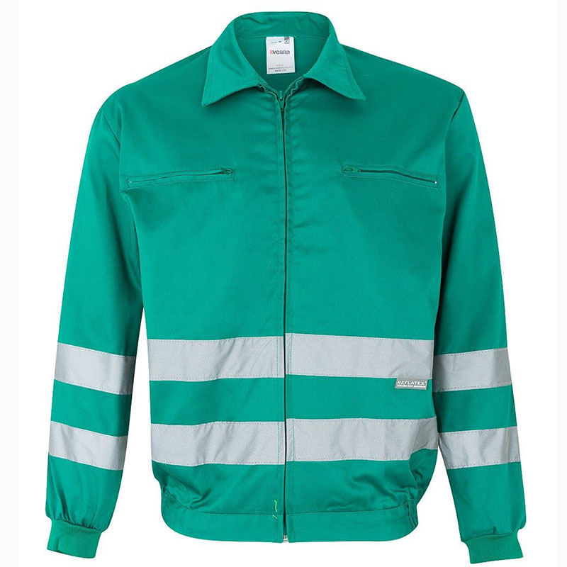 Cazadora con cintas reflectantes