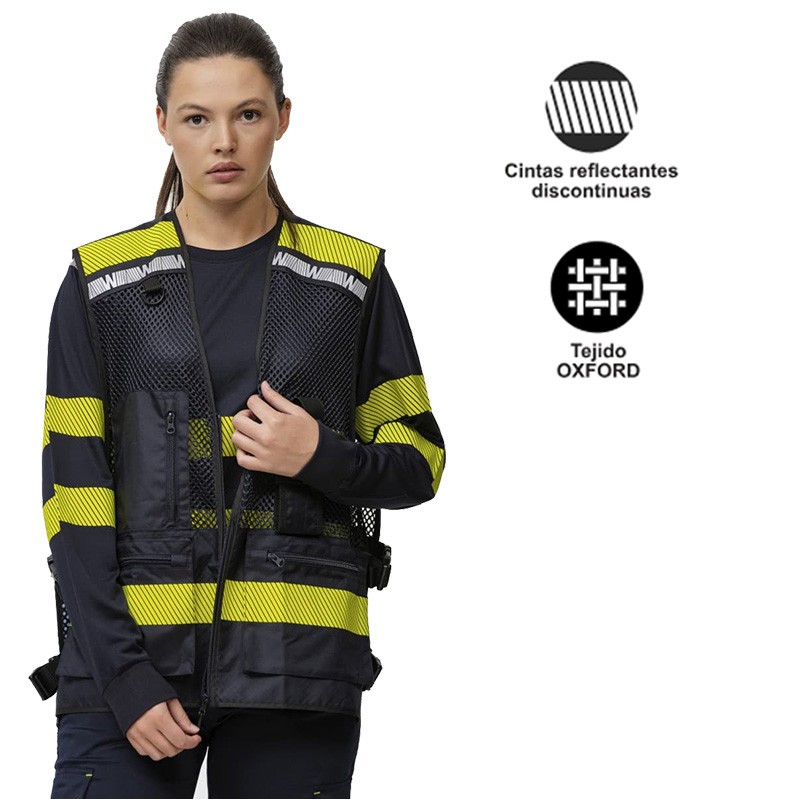 Chaleco con rejilla y ajustes laterales.