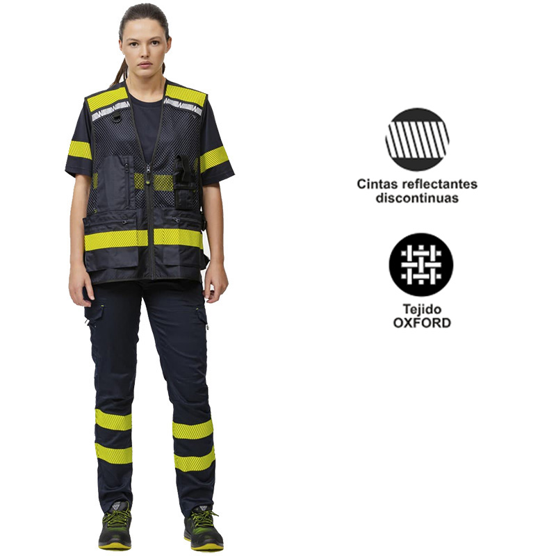 Chaleco con rejilla y ajustes laterales.